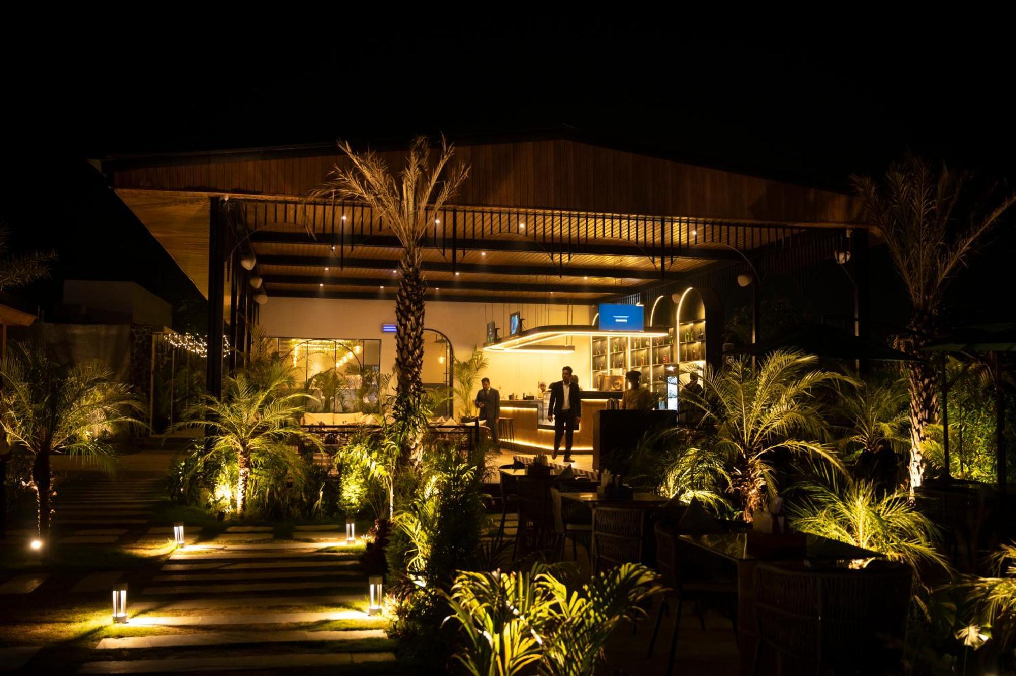 Vintclub Resort Lucknow Exteriör bild