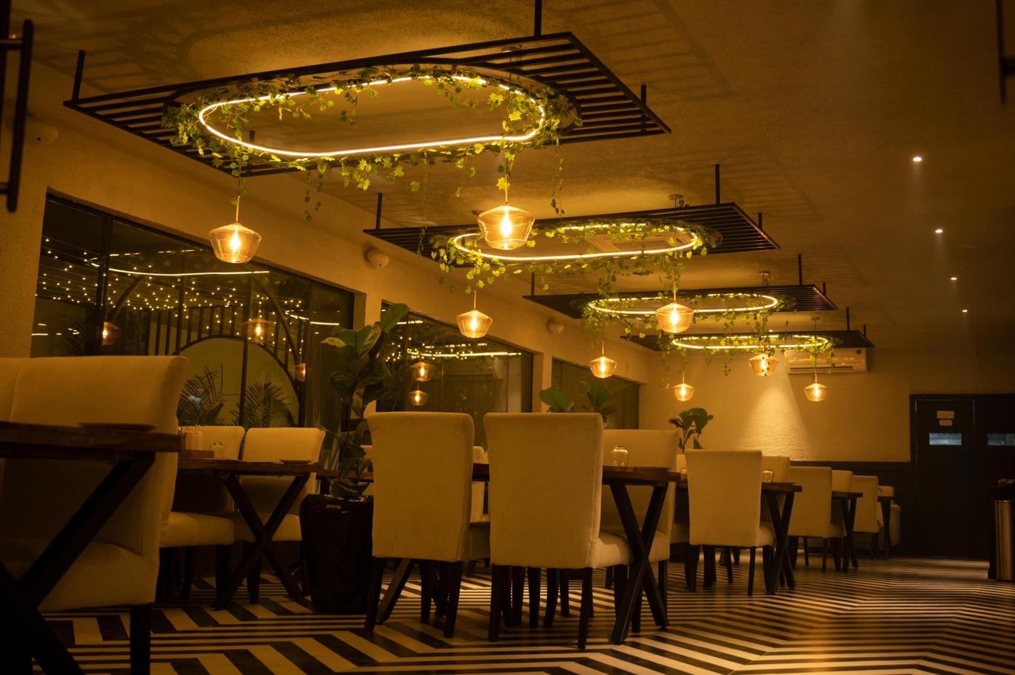 Vintclub Resort Lucknow Exteriör bild