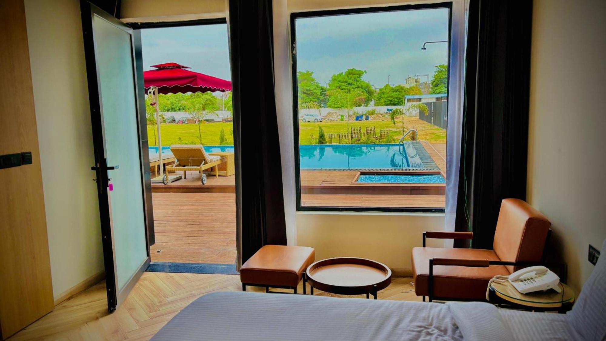 Vintclub Resort Lucknow Exteriör bild