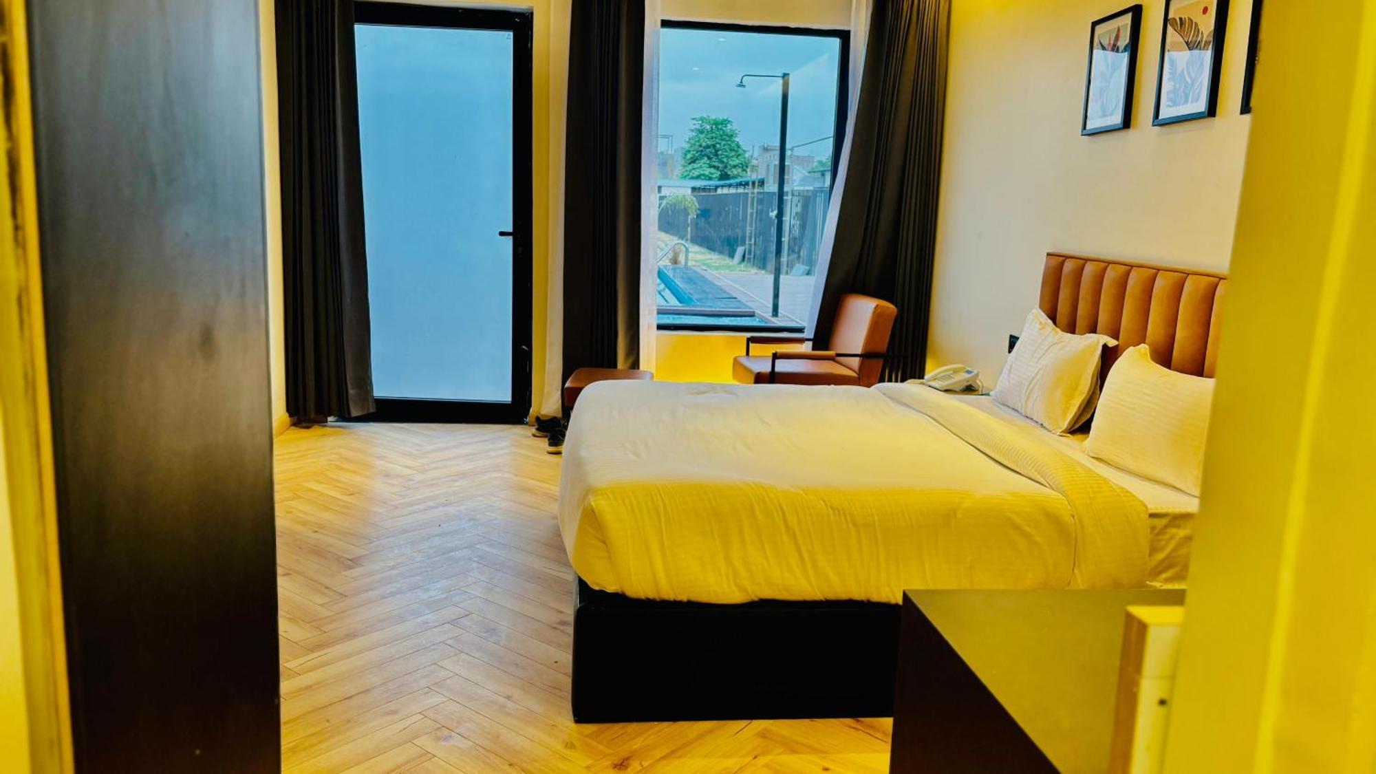 Vintclub Resort Lucknow Exteriör bild