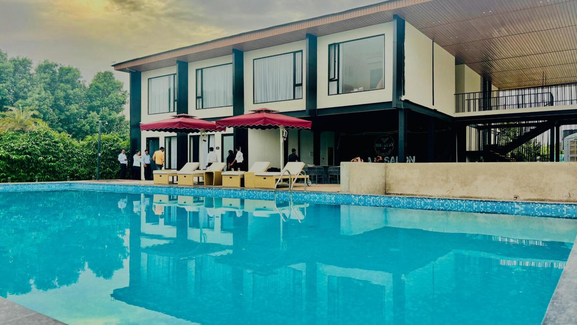 Vintclub Resort Lucknow Exteriör bild