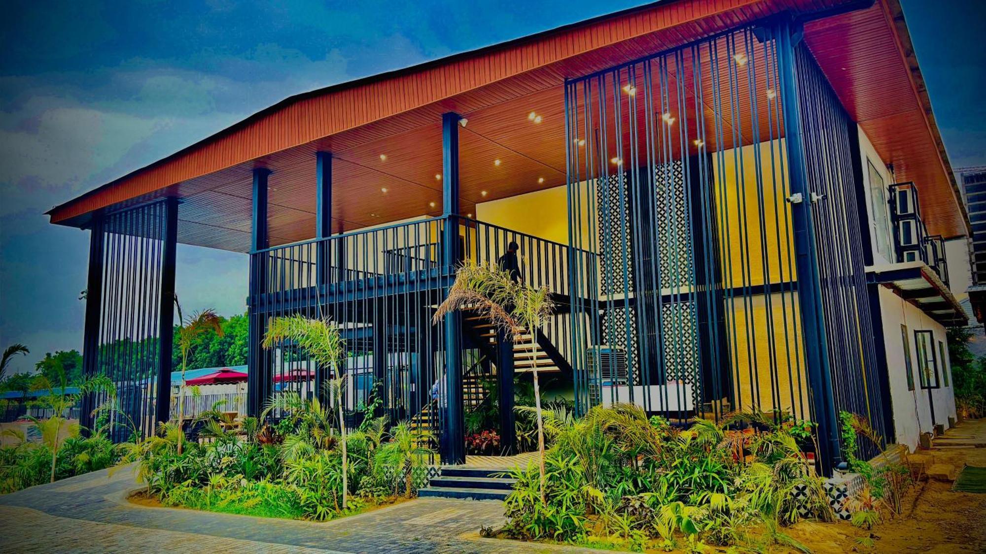 Vintclub Resort Lucknow Exteriör bild