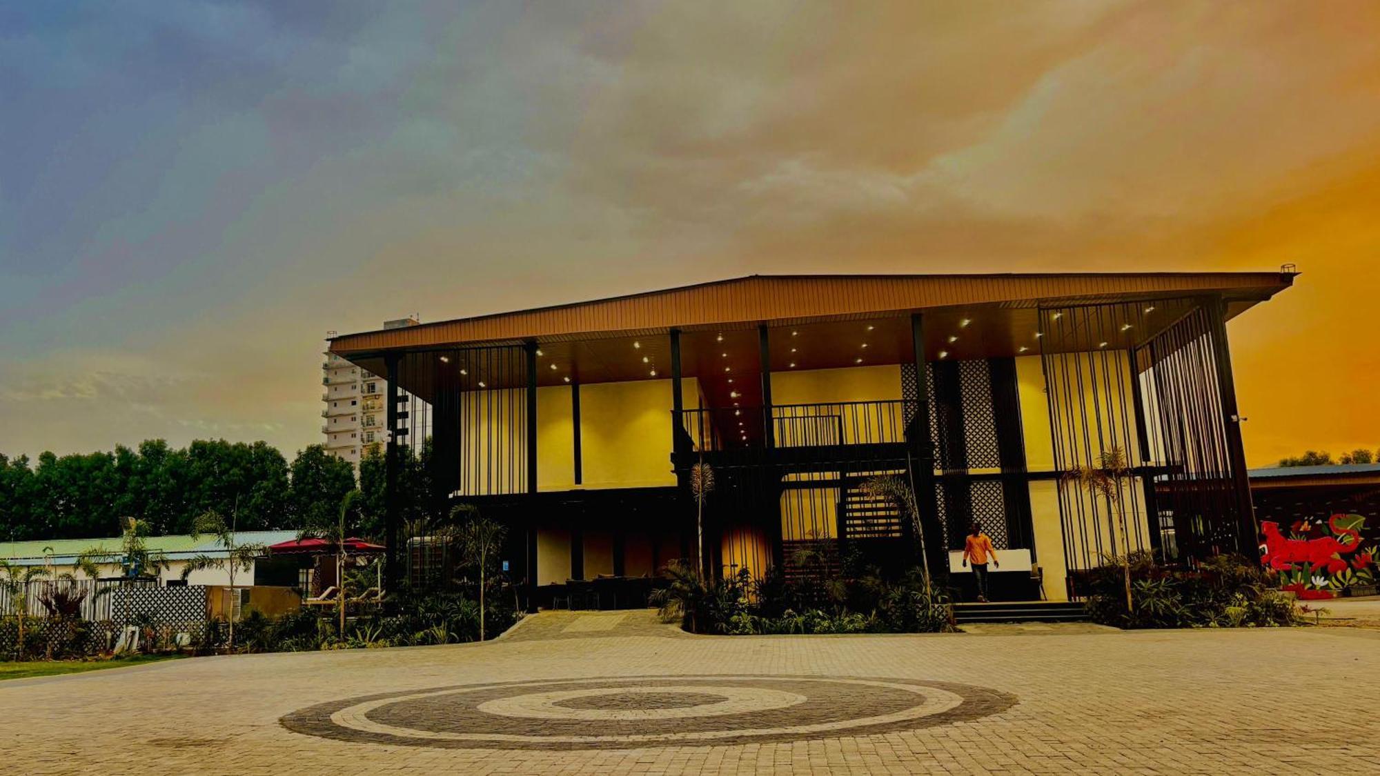 Vintclub Resort Lucknow Exteriör bild
