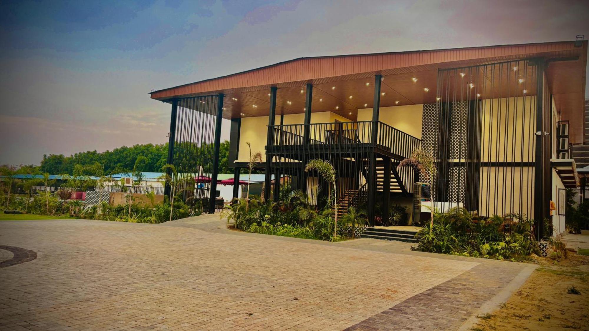 Vintclub Resort Lucknow Exteriör bild